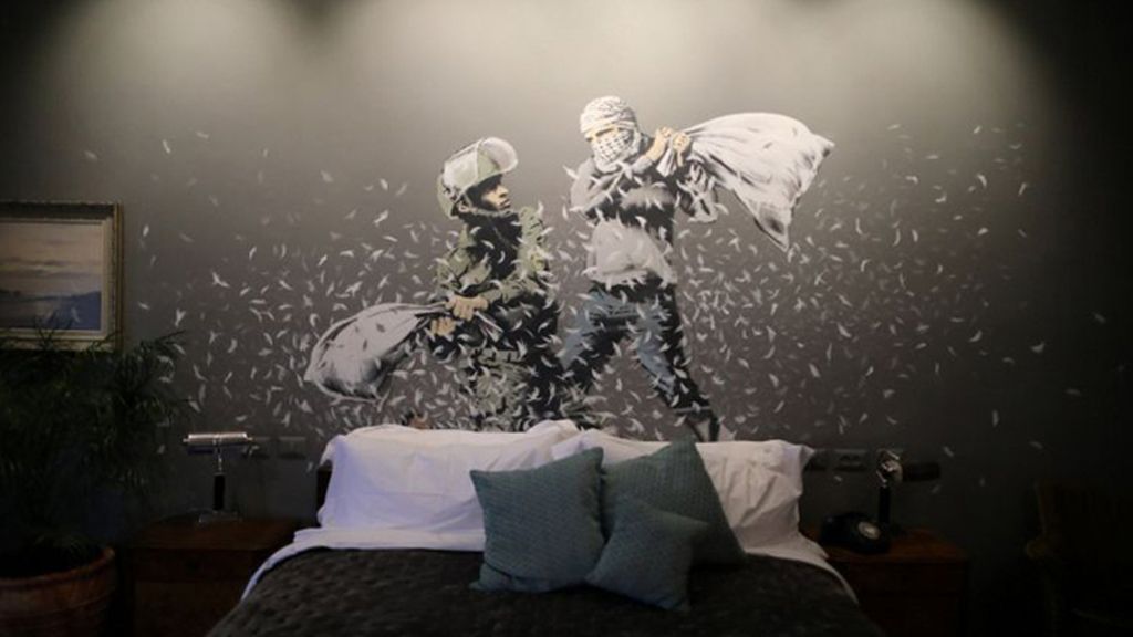 Banksy inaugura en Cisjordania un hotel con vistas al muro de separación