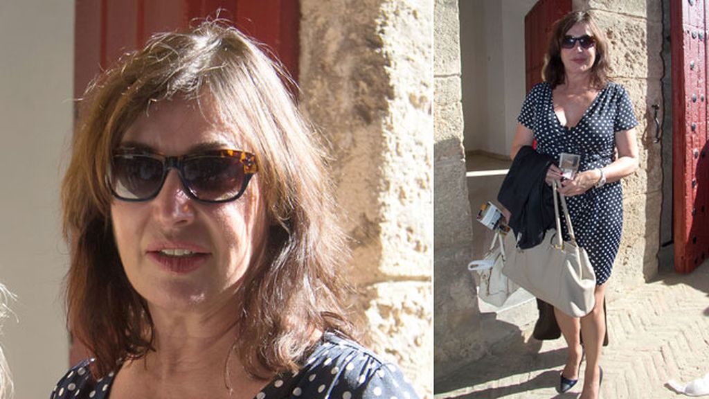 Carmen Martínez Bordiú pasó la tarde bajo el tendido de la plaza