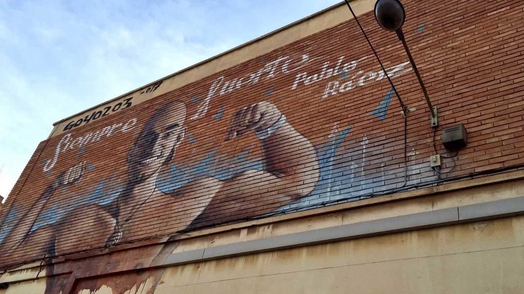 Grafiti de Pablo Ráez en un instituto de Cartagena