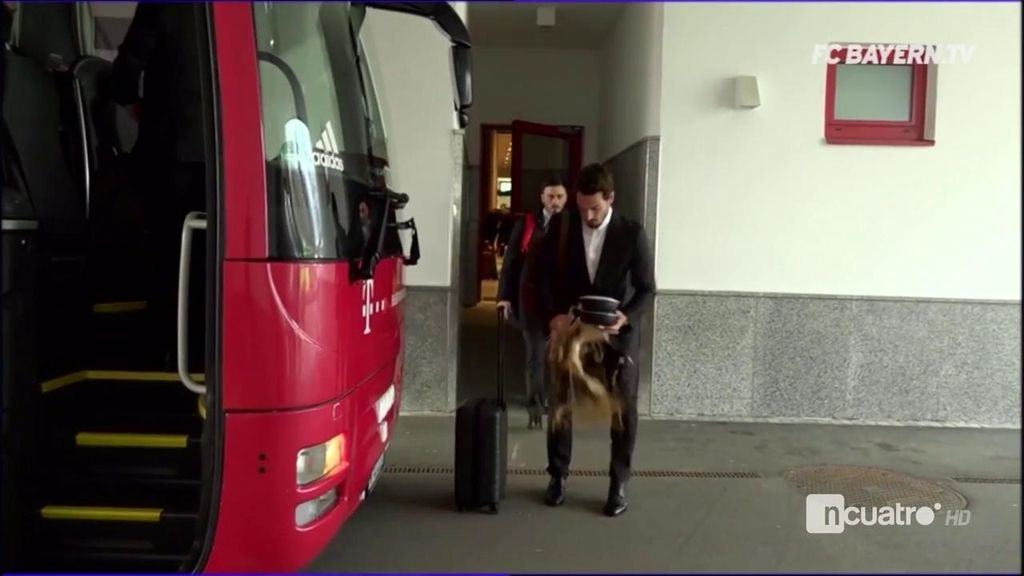 ¡Vaya manera de empezar el día! Hummels se tira todo el café por encima