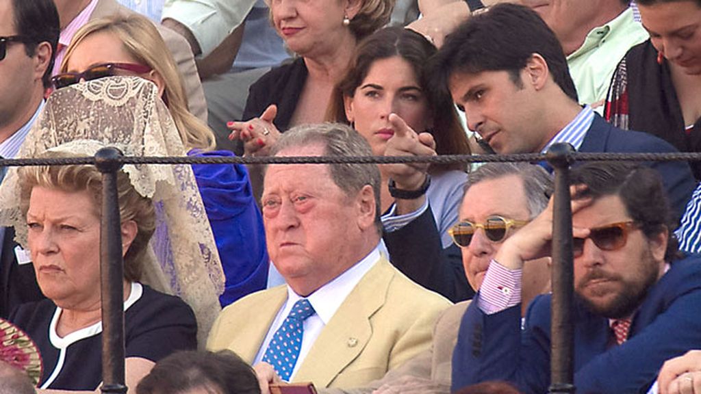 El torero explicaba a Lourdes los pasos en la plaza