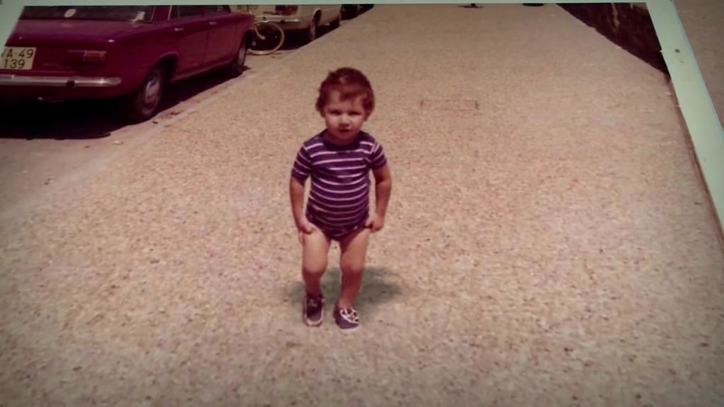 Recuperamos las mejores fotografías de la infancia más tierna que formó a un amante de lo paranormal.