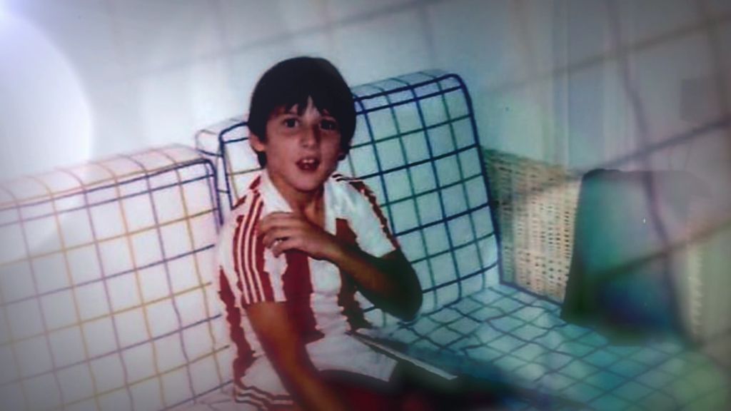 Recuperamos las mejores fotografías de la infancia más tierna que formó a un amante de lo paranormal.