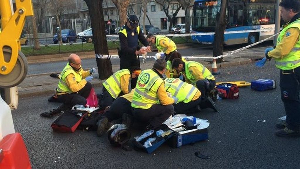 Grave un motorista que pierde una pierna en un accidente en Madrid