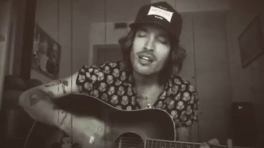 Adri Roma, de Marlon, nos da su mensaje cantando