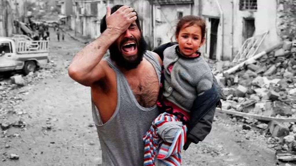Miedo, llanto y alegría: fotografiados al dejar atrás el infierno del ISIS