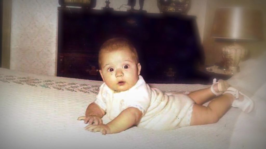 Recuperamos las mejores fotografías de la infancia más tierna que formó a un amante de lo paranormal.