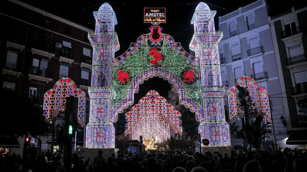 Valencia vive a lo grande su noche más luminosa