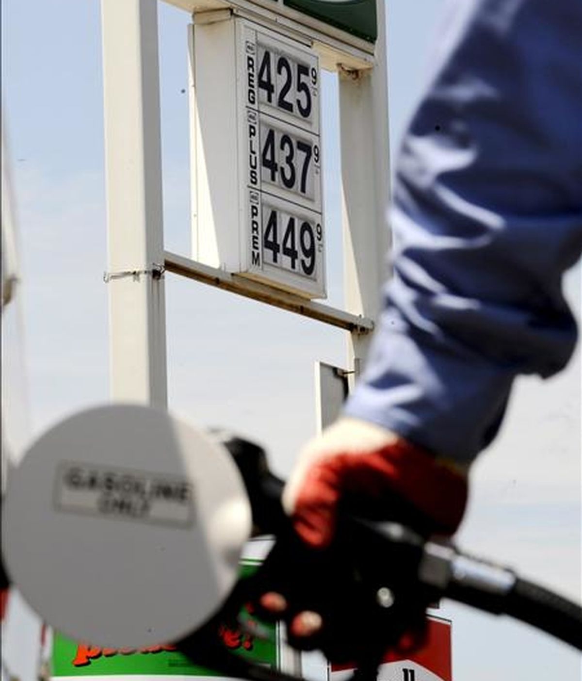 En mayo los precios energéticos crecieron un 0,2 por ciento, y los de las gasolinas aumentaron un 3,1 por ciento. EFE/Archivo