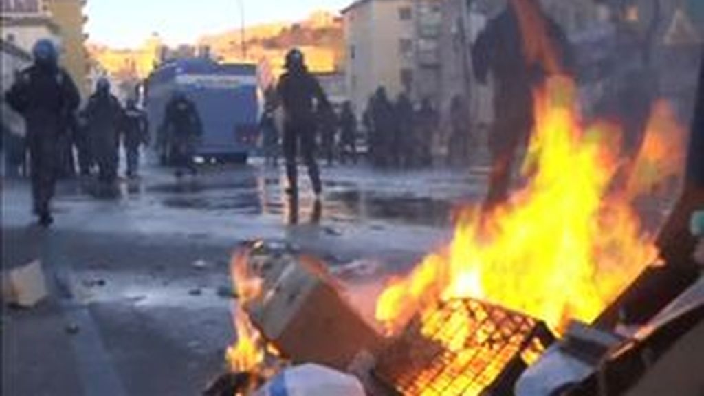 Fuertes disturbios en Nápoles por la visita del líder de la Liga Norte