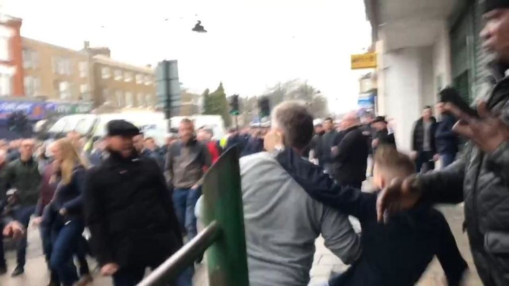 Fan Tottenham agrede hincha Milwall