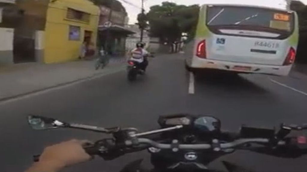 Qué no hacer cuando vas en moto