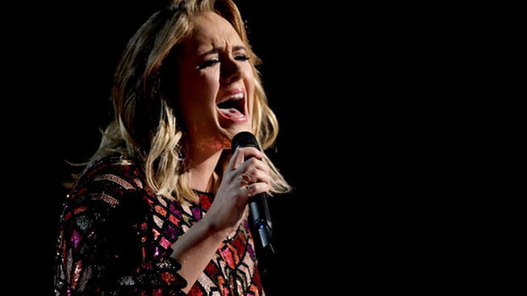 Por qué Adele tuvo que parar un concierto en Australia