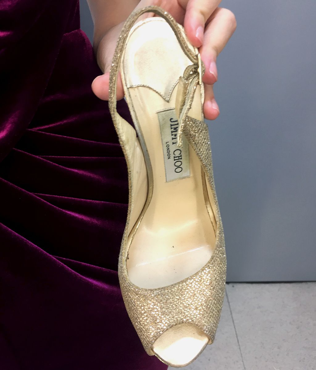 Oro en los pies, elegancia y sofisticación