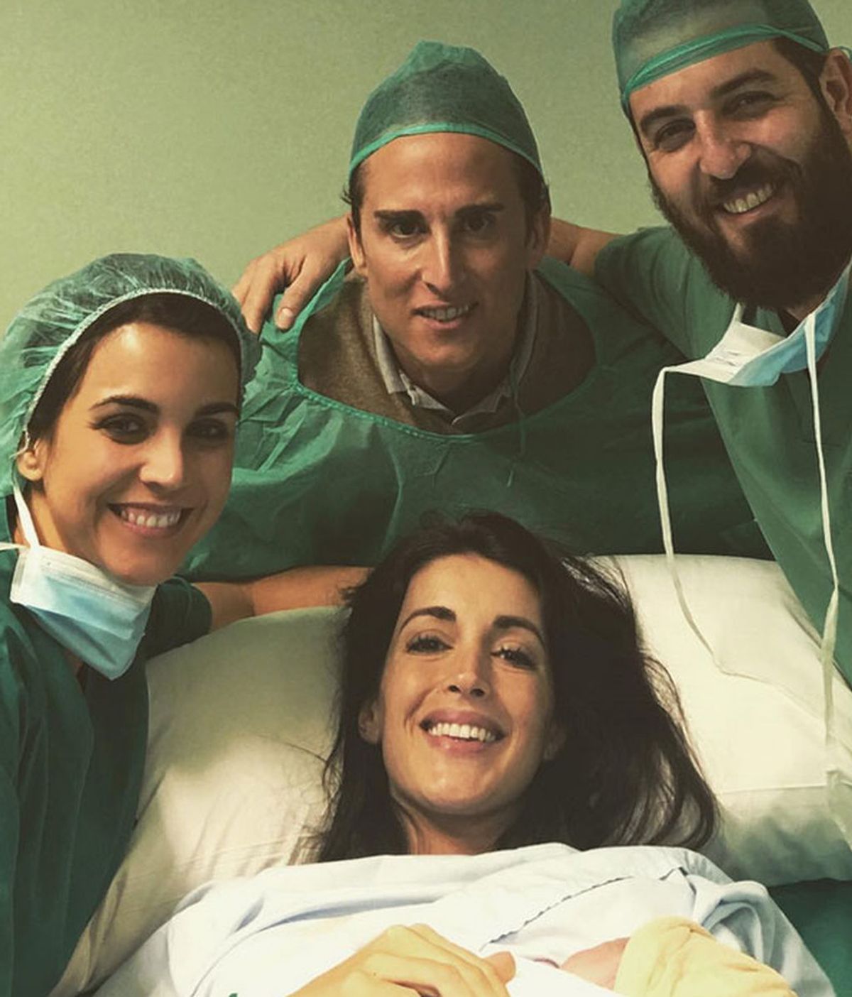 Noelia López, Arnaldo y su bebé: ¡primera foto de familia (con médicos incluidos)!