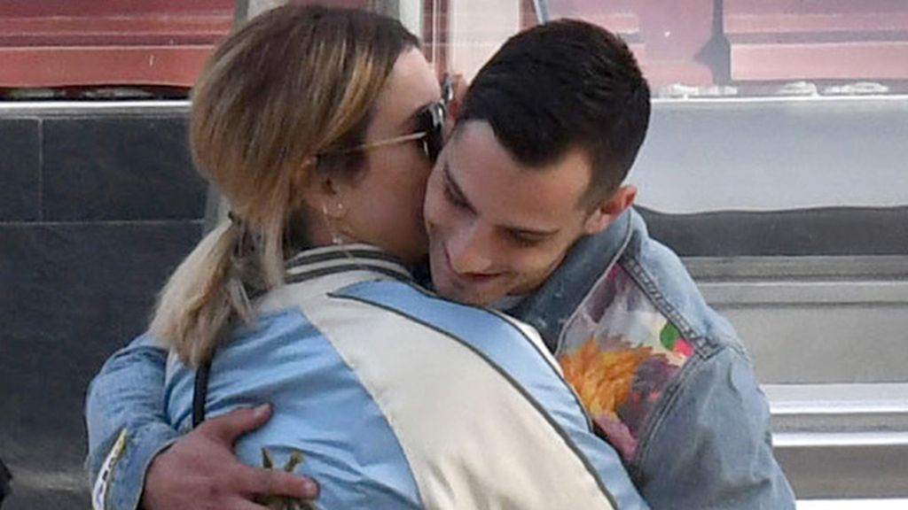 ¡Ya no se esconden! Blanca Suárez y Joel Bosqued se besan y abrazan en Málaga