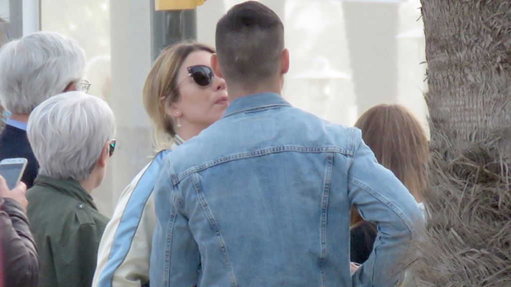 ¡Ya no se esconden! Blanca Suárez y Joel Bosqued se besan y abrazan en Málaga
