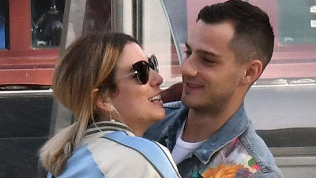 ¡Ya no se esconden! Blanca Suárez y Joel Bosqued se besan y abrazan en Málaga