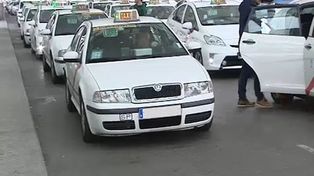 El gremio del taxi en pie de guerra contra la liberación del sector