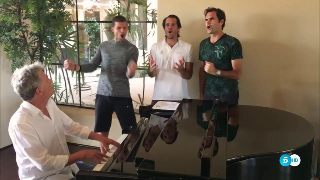 Federer y Djokovic dan el cante al interpretar una canción de la banda ‘Chicago’