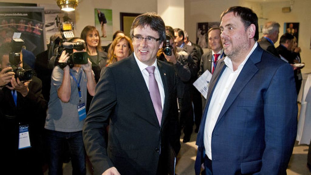Puigdemont y Junqueras proponen un "referéndum acordado" como el escocés