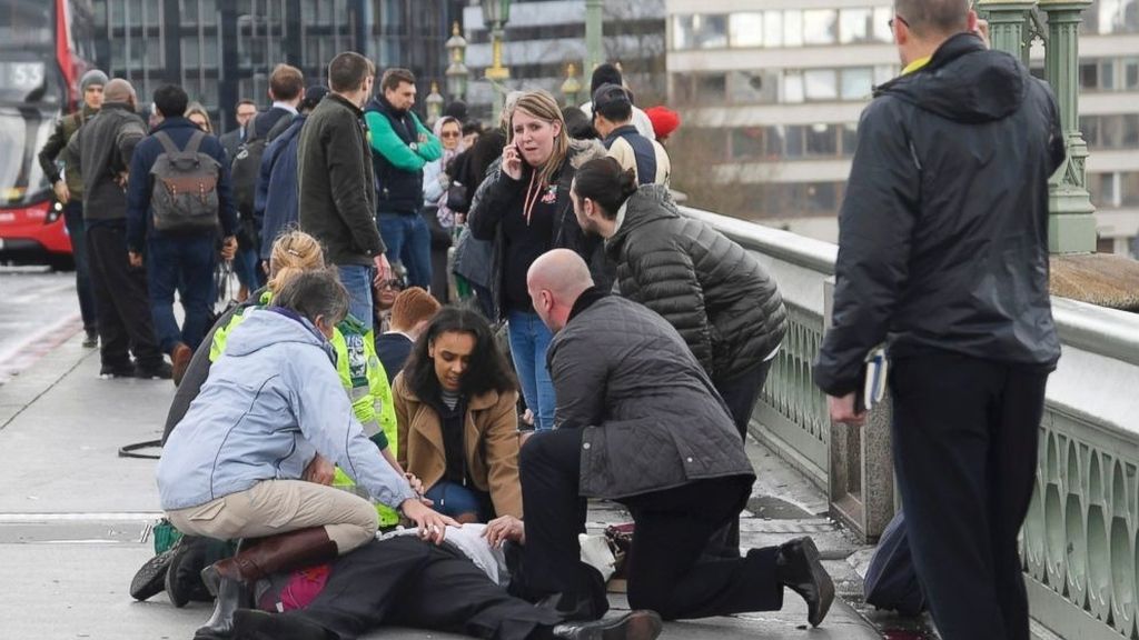 Cinco muertos, incluyendo un policía, tras un atentado en el corazón de Londres