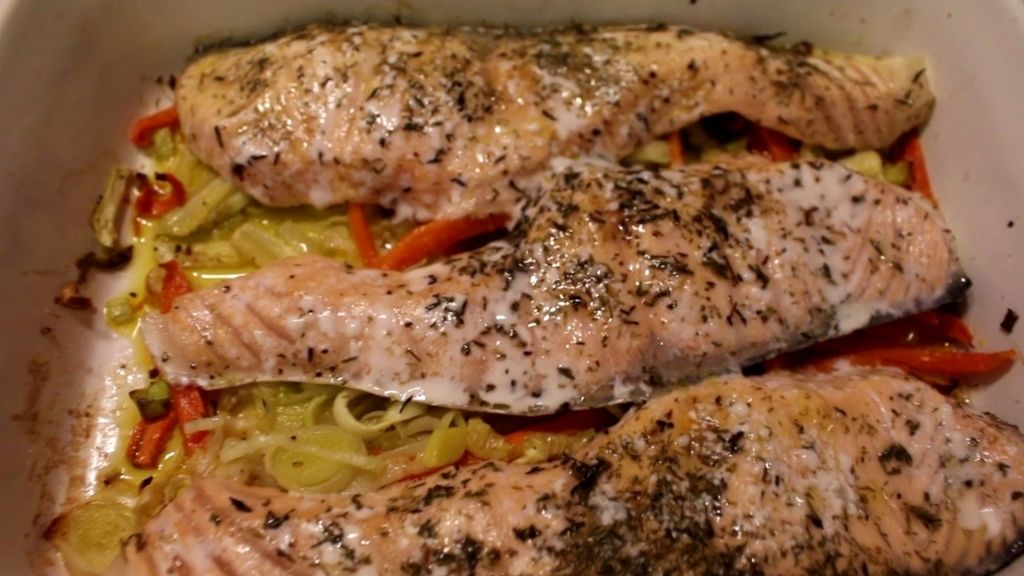 José Ribagorda nos enseña a cocinar escalopines de salmón con verduras