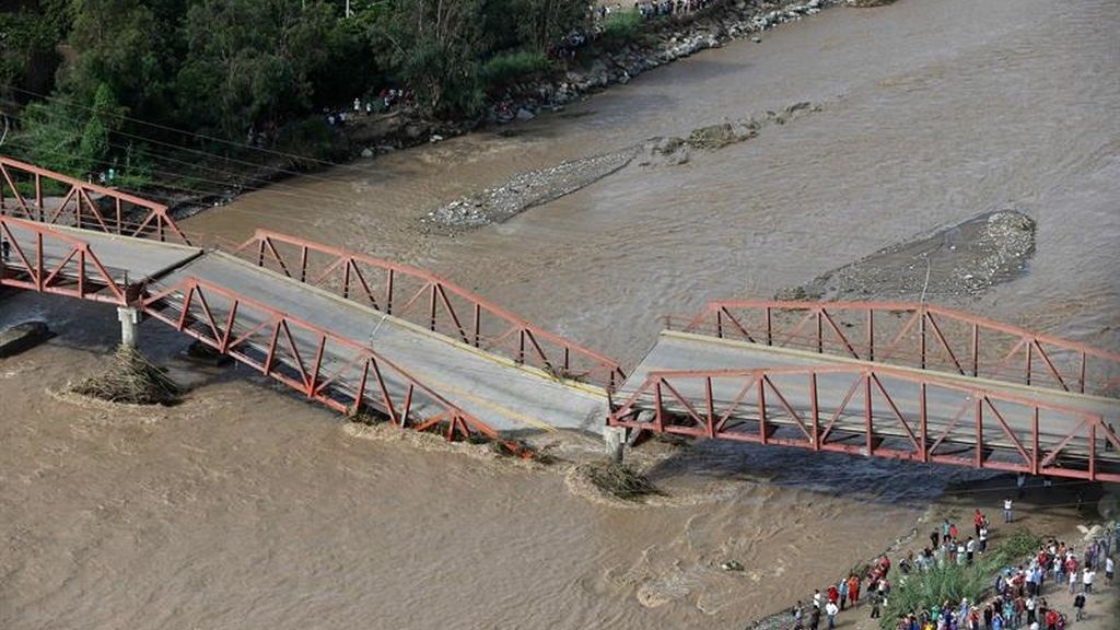 Las inundaciones en Perú destruyen hidroeléctricas y dejan sin servicios a miles de personas