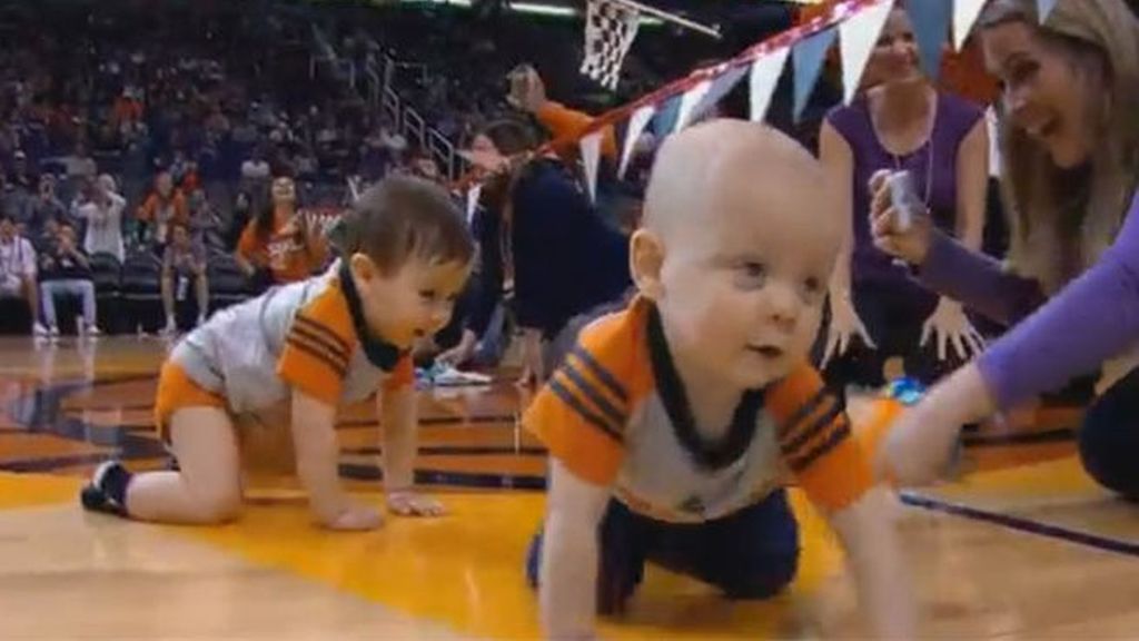 Adorables bebés compiten ¡en la NBA!