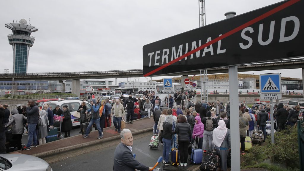 Evacuado el aeropuerto de París Orly por una operación de seguridad