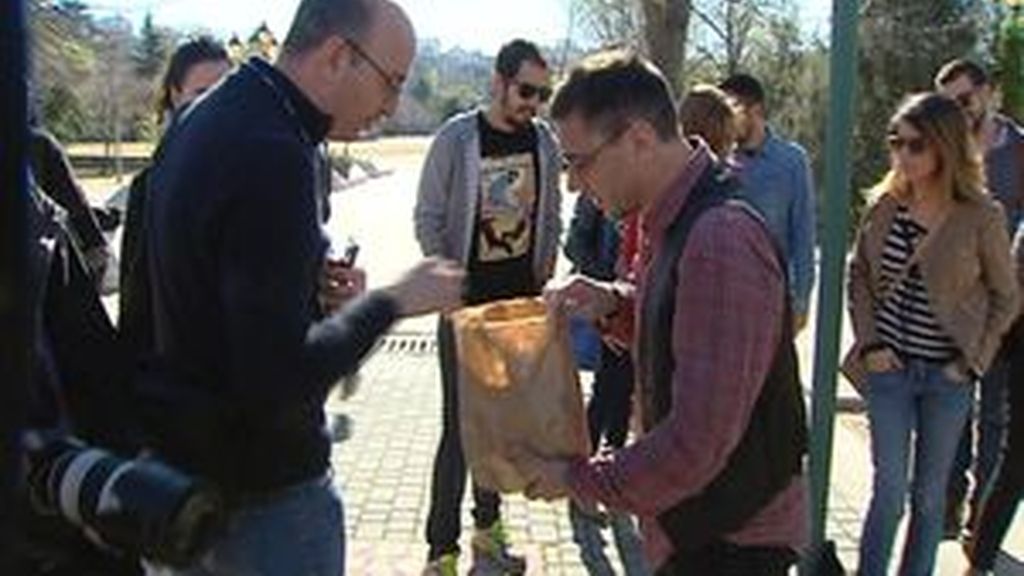 Juan Carlos Monedero reparte porras entre los periodistas