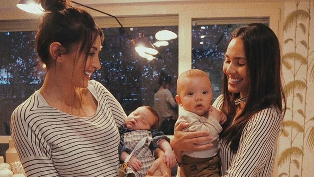 Amigas mamás y, mientras, Arnaldo en el quinto sueño...