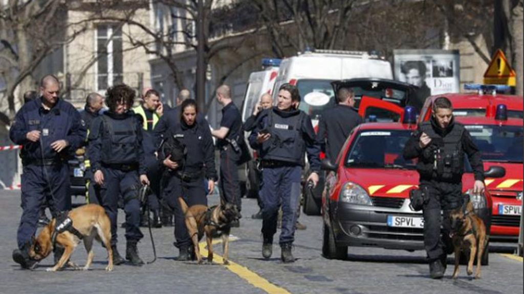 La explosión de un sobre bomba en el FMI en París deja un herido