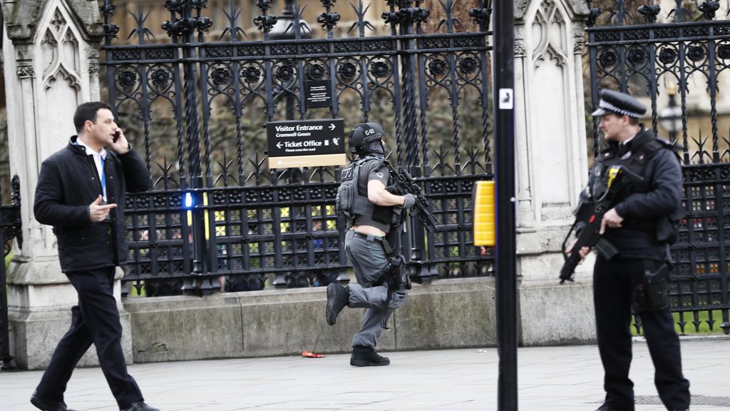 Pánico en las inmediaciones del Parlamento de Westminster, Londres