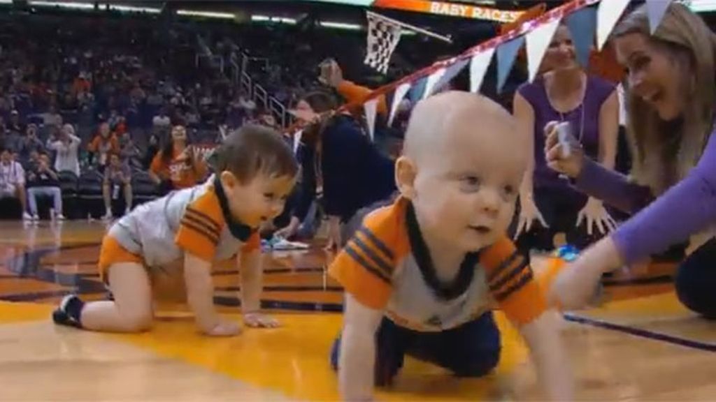 Adorables bebés compiten ¡en la NBA!