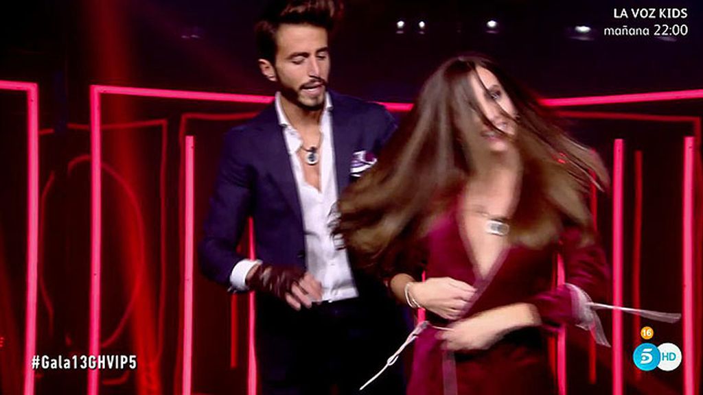 Aylén se deja llevar por la efusión y lo enseña todo