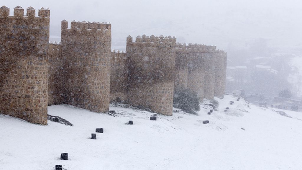 La nieve, recibida con sorpresa y entusiasmo en numerosas regiones de España