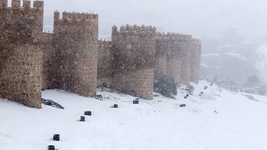 La nieve, recibida con sorpresa y entusiasmo en numerosas regiones de España