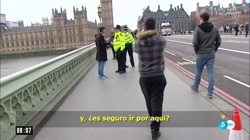 'AR' recorre el puente de Westminster donde se produjo el atentado terrorista