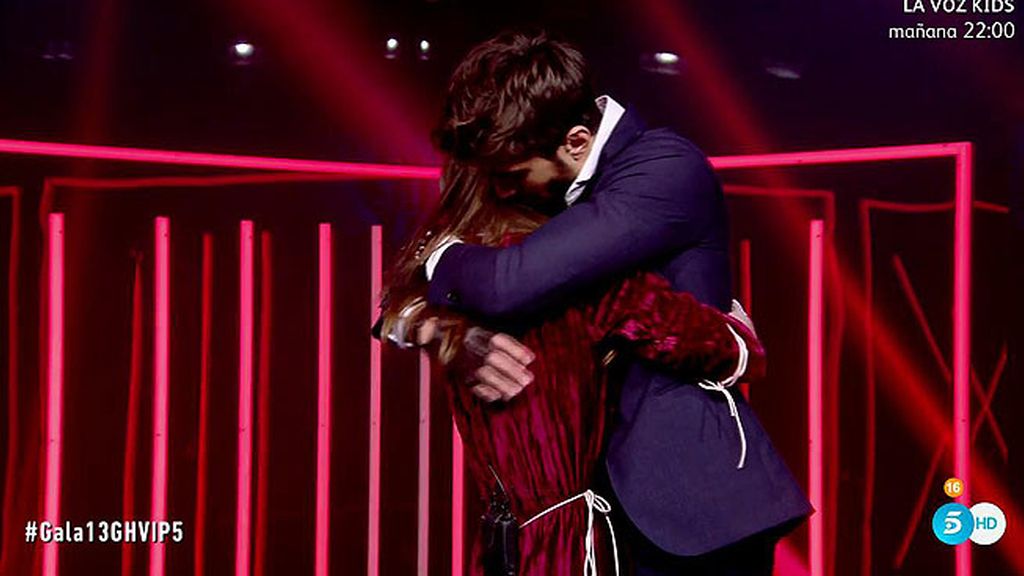 Aylén se deja llevar por la efusión y lo enseña todo