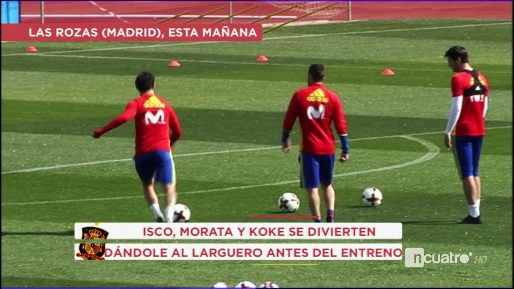 Isco, Morata y Koke compiten a dar al larguero antes del entrenamiento