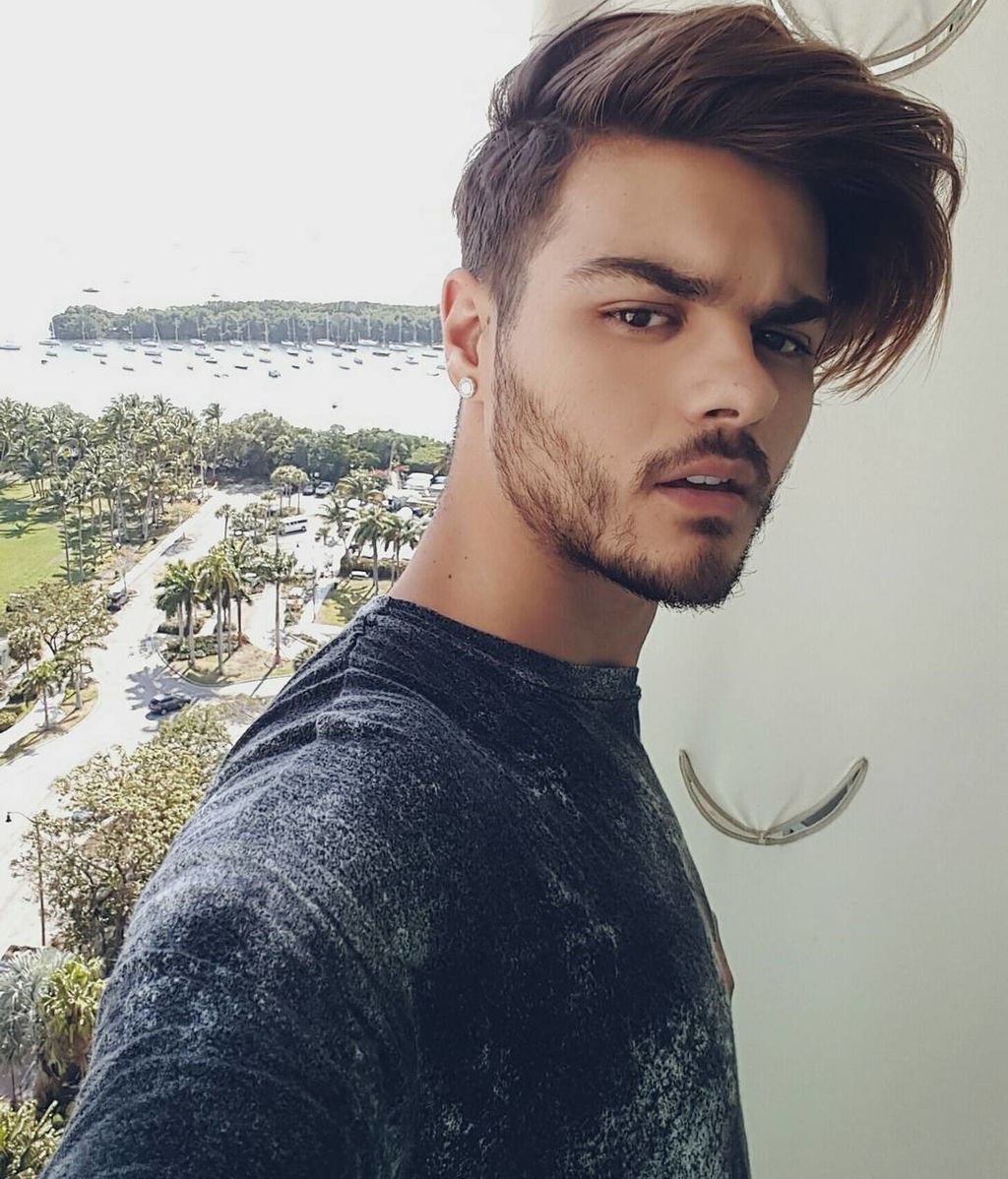 Y así es ahora Abraham Mateo