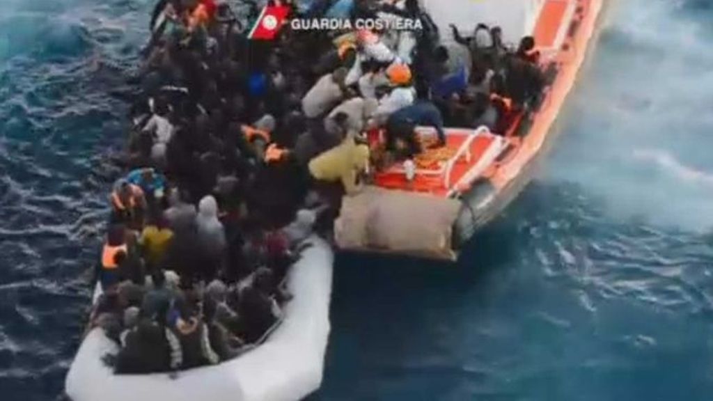 Un millar de personas, rescatadas intentando alcanzar la costa italiana