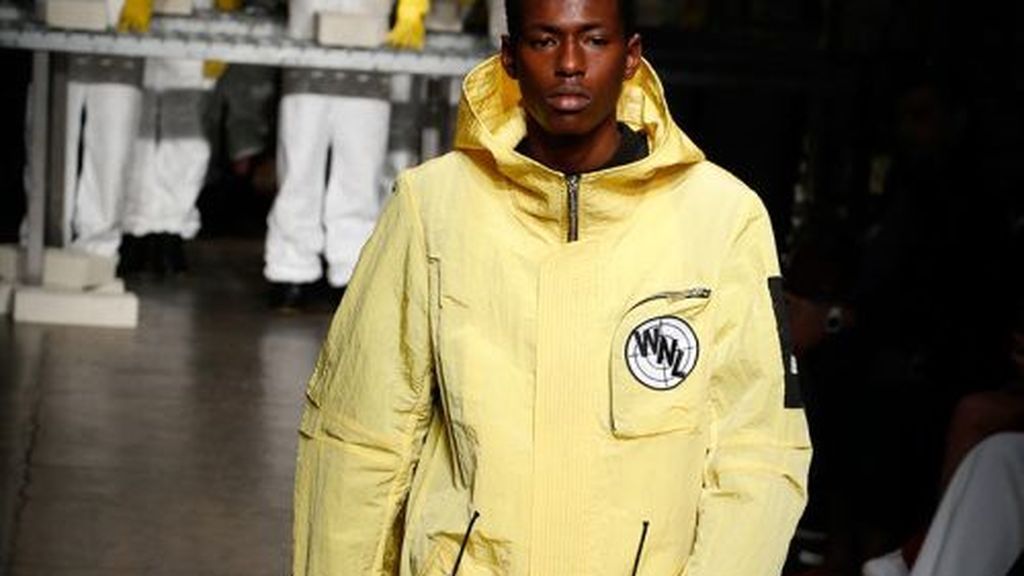 parka amarillo