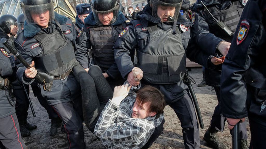 Más de 700 detenidos en Rusia en las protestas contra Putin