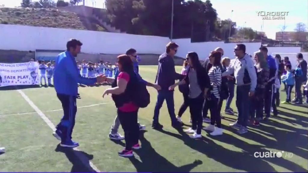 Así obliga un club de Alicante a saludar a los padres de los equipos antes de los partidos