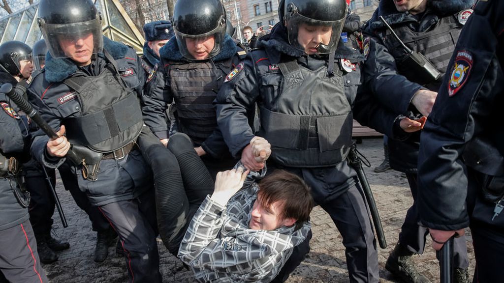 Más de 700 detenidos en Rusia en las protestas contra Putin