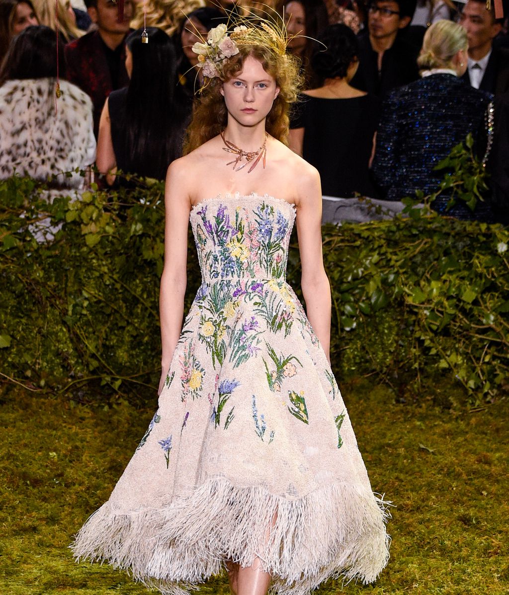 Vestido de Dior Alta Costura con flores bordadas