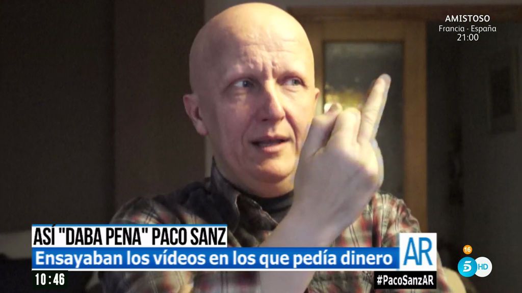 Mofas, insultos, cortes de manga... así ensayaba Paco Sanz los vídeos para pedir dinero