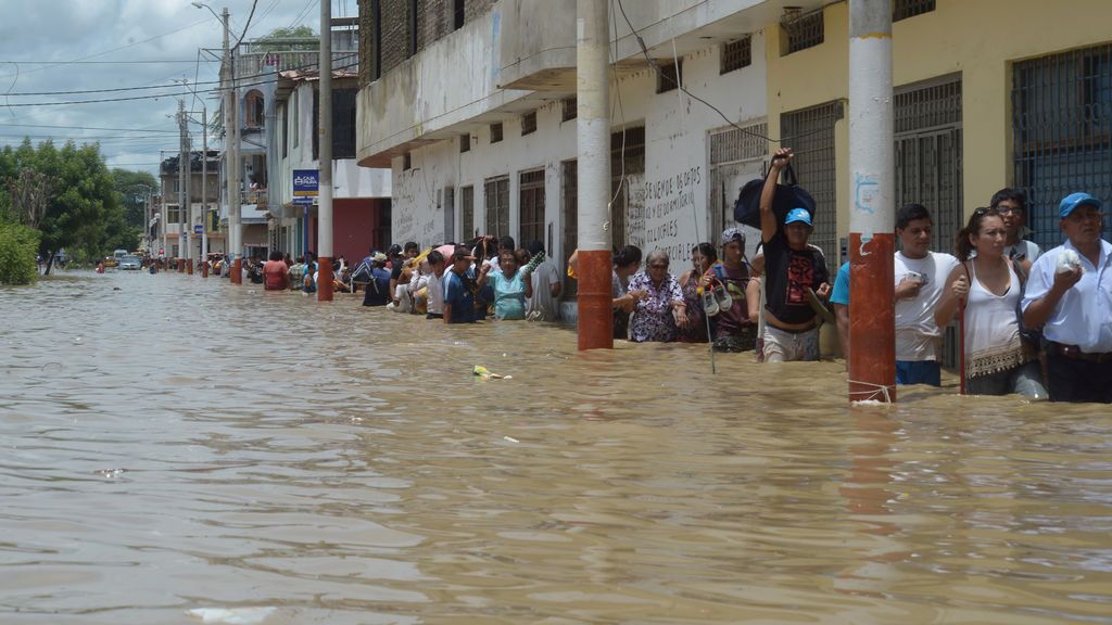 110.000 personas abandonan sus viviendas en Perú por las inundaciones